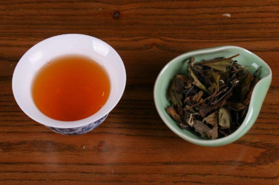 福鼎白茶能長(zhǎng)時(shí)間悶泡嗎，老白茶可以悶著喝嗎？