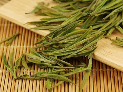 安吉白茶的功效與作用，簡(jiǎn)單概括安吉<a href=http://m.syguzhi.com/fenlei/baicha/ target=_blank class=infotextkey>白茶功效</a>