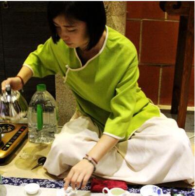 女士喝茶的手勢(shì)，女人正確喝茶手勢(shì)姿勢(shì)圖
