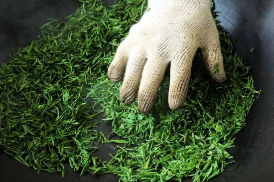 龍井茶炒茶葉怎么炒出好茶色，茶葉怎樣做出來最綠？