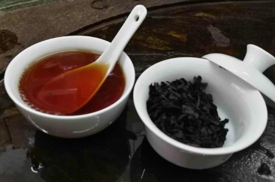 肉桂茶和大紅袍哪個貴，武夷山肉桂與大紅袍的價格比較